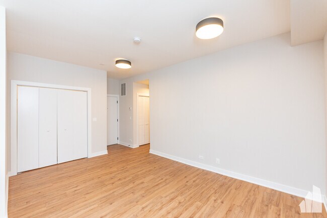 665 W Wrightwood Ave, Unit 640