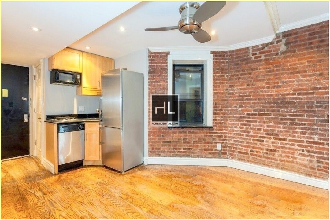 East 25th Street in New York, NY - Building Photo