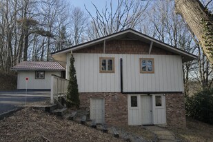 120 Touchdown Dr in Boone, NC - Building Photo