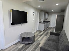 4762 Voltaire St in San Diego, CA - Building Photo