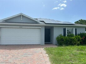 3904 NE 8th Pl in Cape Coral, FL - Building Photo