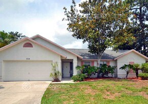 7115 Queen Palm Cir in Sarasota, FL - Building Photo