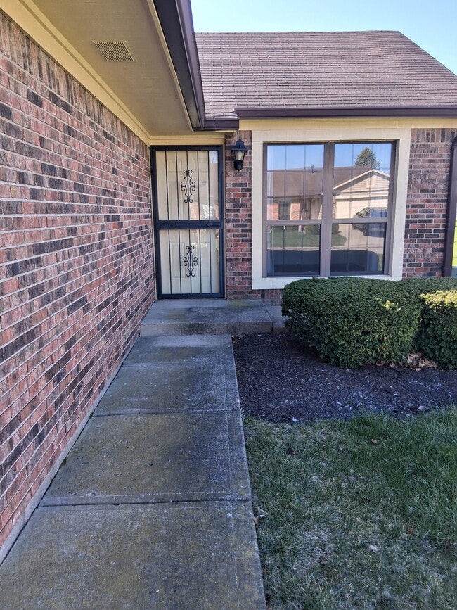 1858 Queensbridge Cir, Unit 1858 in Indianapolis, IN - Building Photo - Building Photo