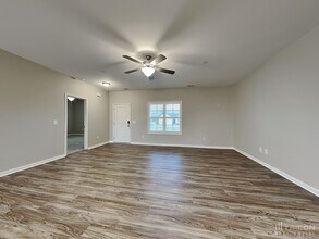 185 Southern Pl in Lillington, NC - Foto de edificio - Building Photo