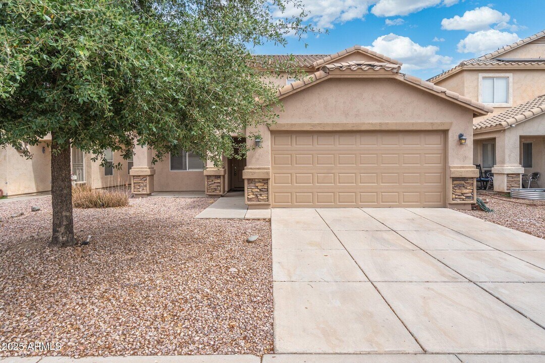 11546 W Schleifer Dr in Youngtown, AZ - Building Photo
