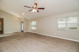 520 Portland Cir in Apopka, FL - Building Photo - Building Photo