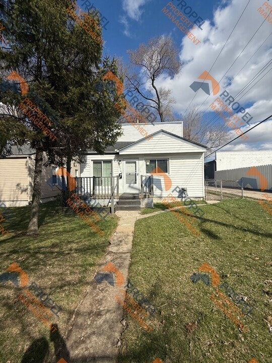 20742 Atlantic Ave in Warren, MI - Building Photo