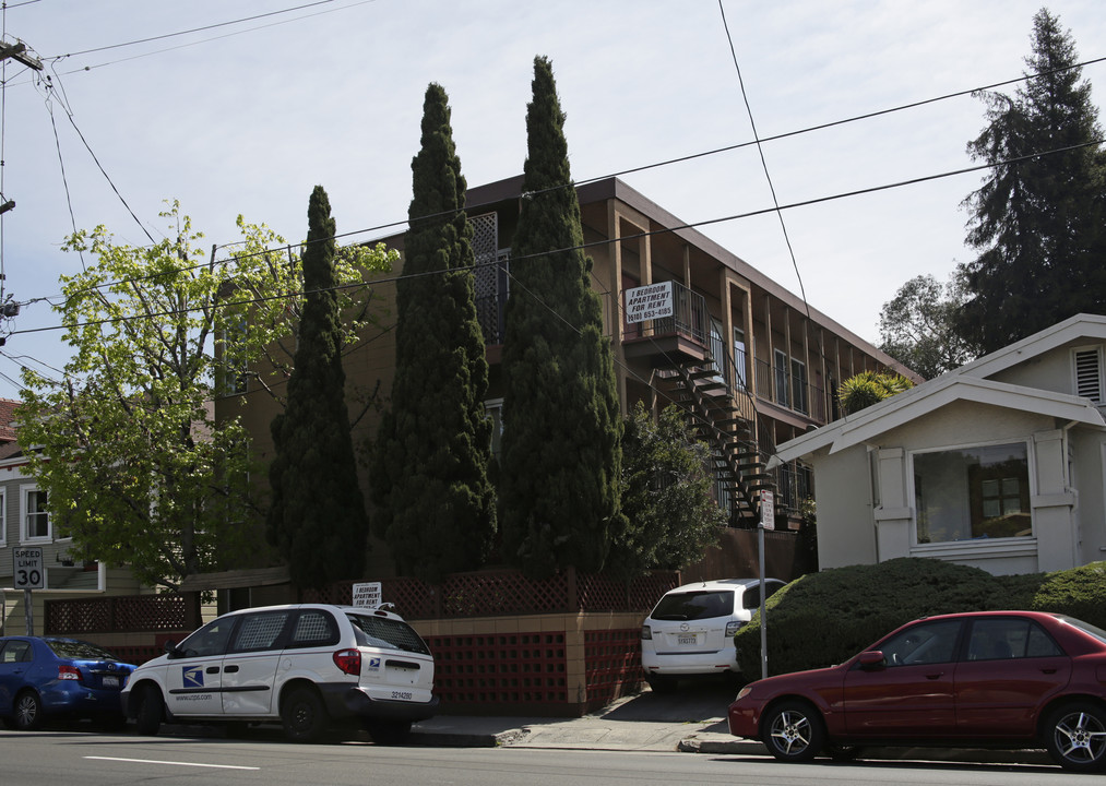 5412 Claremont Ave in Oakland, CA - Building Photo