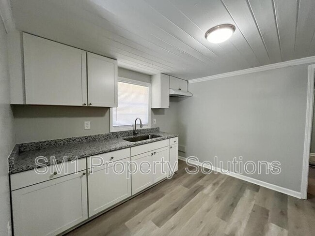 871 W 11th St in Winston-Salem, NC - Foto de edificio - Building Photo