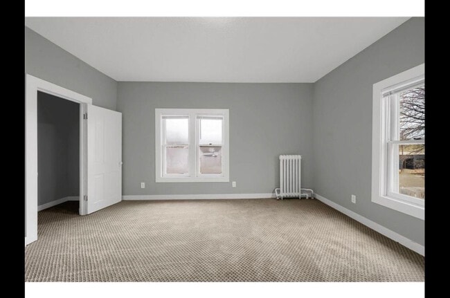 1055 7th St W, Unit 2 Bed 1 Bath large Deck in St. Paul, MN - Building Photo - Building Photo