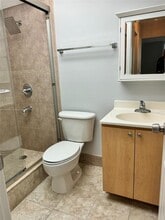 10090 NW 80th Ct in Hialeah, FL - Building Photo - Building Photo