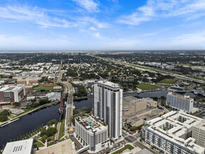 AER APARTMENTS in Tampa, FL - Foto de edificio - Building Photo