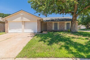 16702 Pebbleglen Dr in Houston, TX - Building Photo