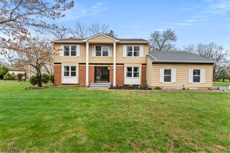 31 Chestnut Cir in Franklin Township, NJ - Foto de edificio
