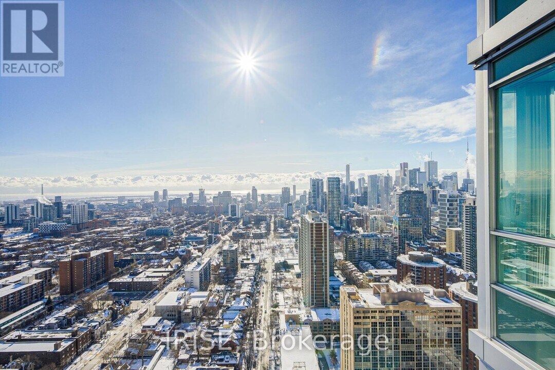 120 Homewood Ave in Toronto, ON - Building Photo