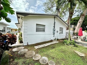 2245 Cody St in Hollywood, FL - Building Photo - Building Photo