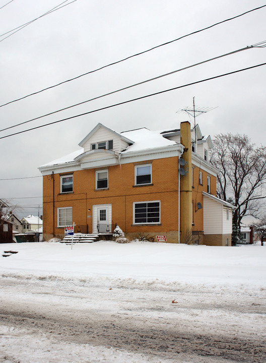 2050 Cherry Ave in Alliance, OH - Building Photo