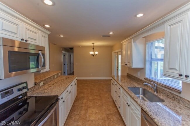 13650 Caribbean Blvd in Ft. Myers, FL - Foto de edificio - Building Photo