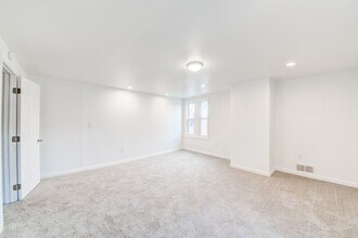 744 Proctor Wy in Pittsburgh, PA - Building Photo - Building Photo