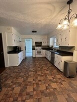 121 S Regency Dr in Bloomington, IL - Building Photo