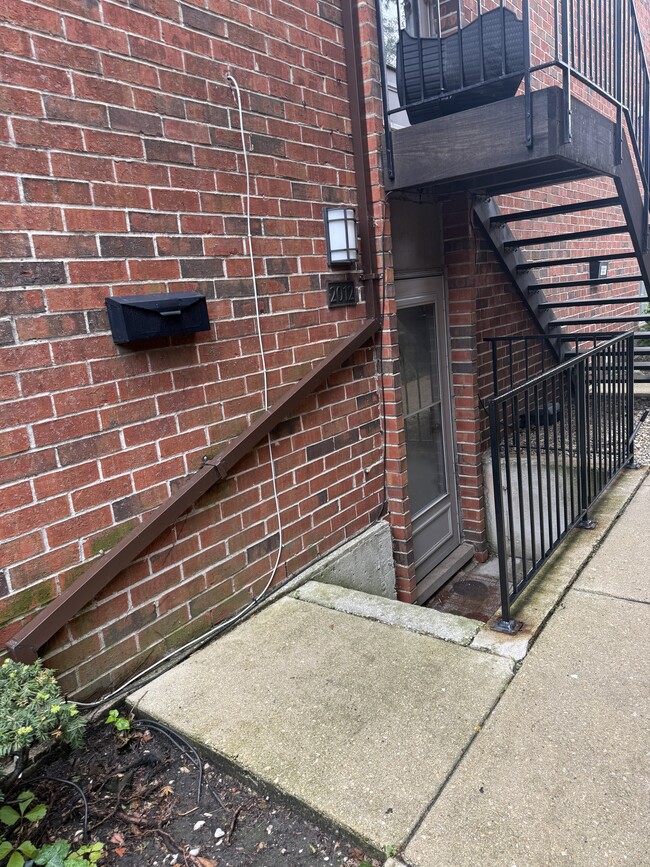 2012 N Larrabee St in Chicago, IL - Building Photo - Building Photo