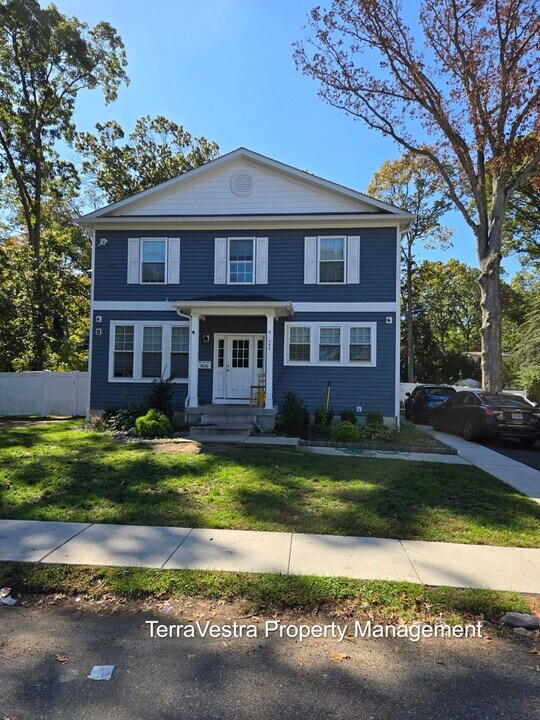 406 Hamilton Rd in Glassboro, NJ - Building Photo