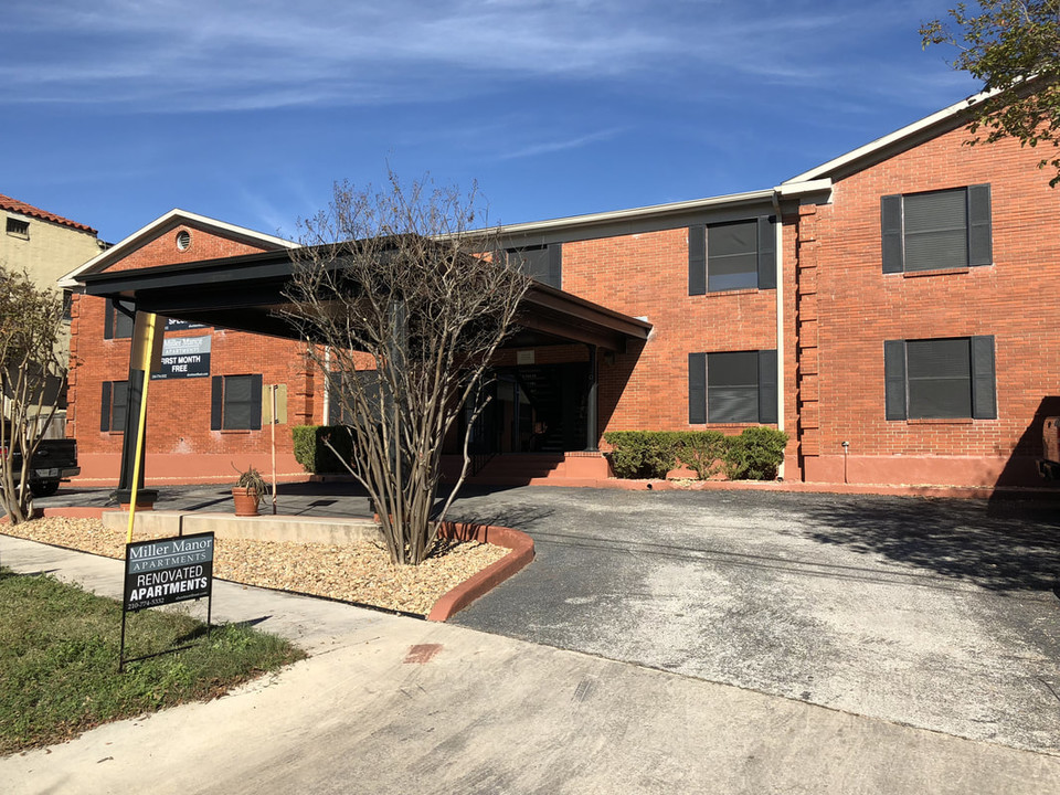 Vista Flats in San Antonio, TX - Building Photo