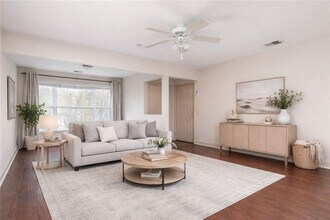 804 Madison Ln S E in Smyrna, GA - Building Photo - Building Photo