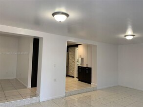 487 NW 98th Ct in Miami, FL - Building Photo - Building Photo