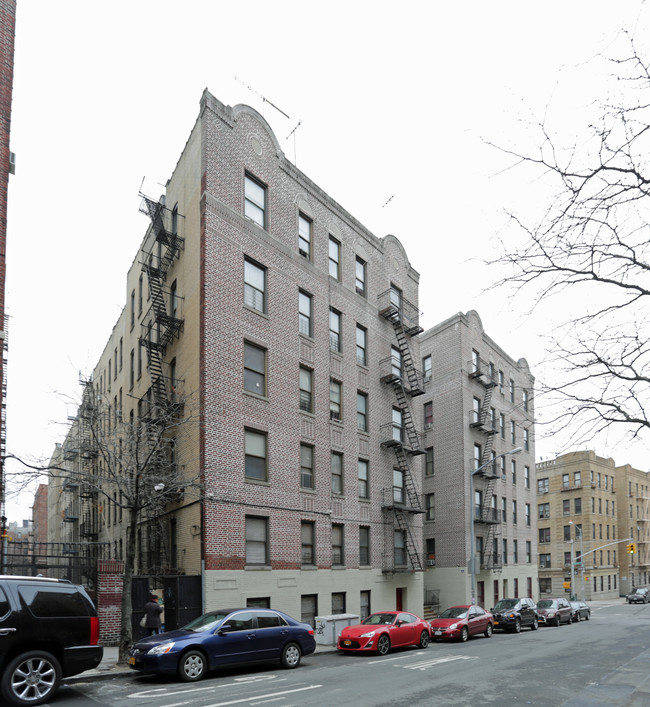 219 E 196th St in Bronx, NY - Foto de edificio - Building Photo