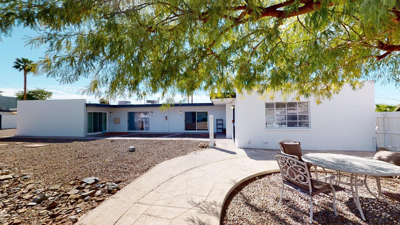 Ocotillo Point (1712-1724 E Ocotillo Rd) in Phoenix, AZ - Foto de edificio