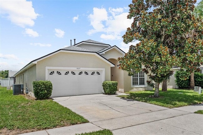 property at 7827 Myrtle Oak Ln