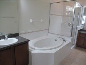 8727 Karpeal Dr in Sarasota, FL - Building Photo - Building Photo