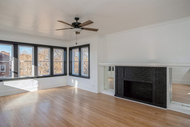 6321 N Oakley Ave in Chicago, IL - Building Photo - Building Photo