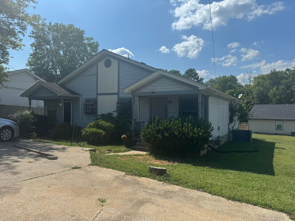 1220 Tuckahoe Dr in Nashville, TN - Foto de edificio