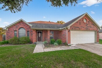 3717 E Pin Oak Dr in Pearland, TX - Building Photo - Building Photo