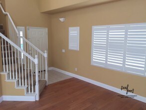 305 Diamante Way in Oceanside, CA - Foto de edificio - Building Photo