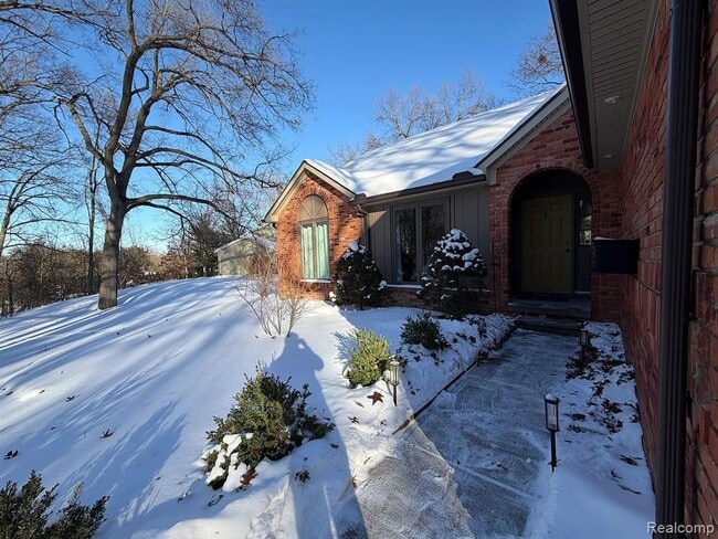 4495 Maybee Rd in Lake Orion, MI - Building Photo - Building Photo