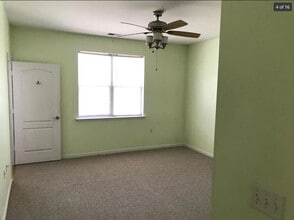 5321 Warminster Dr, Unit 305 in Virginia Beach, VA - Foto de edificio - Building Photo
