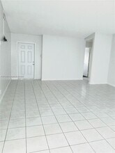 1806 NW 56th Ave in Lauderhill, FL - Foto de edificio - Building Photo