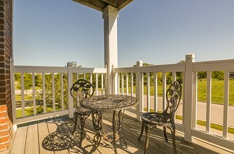 Manor Pointe - Senior Independent Living in Oak Creek, WI - Building Photo - Building Photo