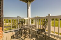 Manor Pointe - Senior Independent Living in Oak Creek, WI - Foto de edificio - Building Photo