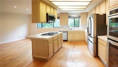 14025 Riverside Dr in Los Angeles, CA - Building Photo - Building Photo