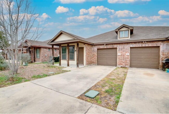 113 Creekside Villa Dr in Kyle, TX - Building Photo - Building Photo