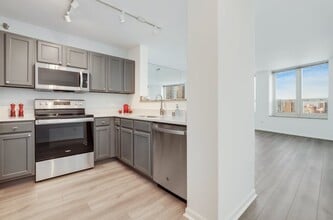 345 N La Salle Dr in Chicago, IL - Foto de edificio - Building Photo