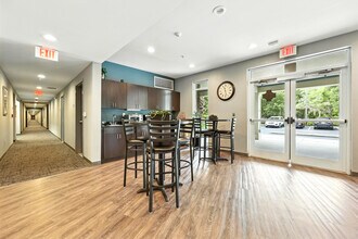 Frassati Hall-STUDENT Living in Jacksonville, FL - Foto de edificio - Building Photo