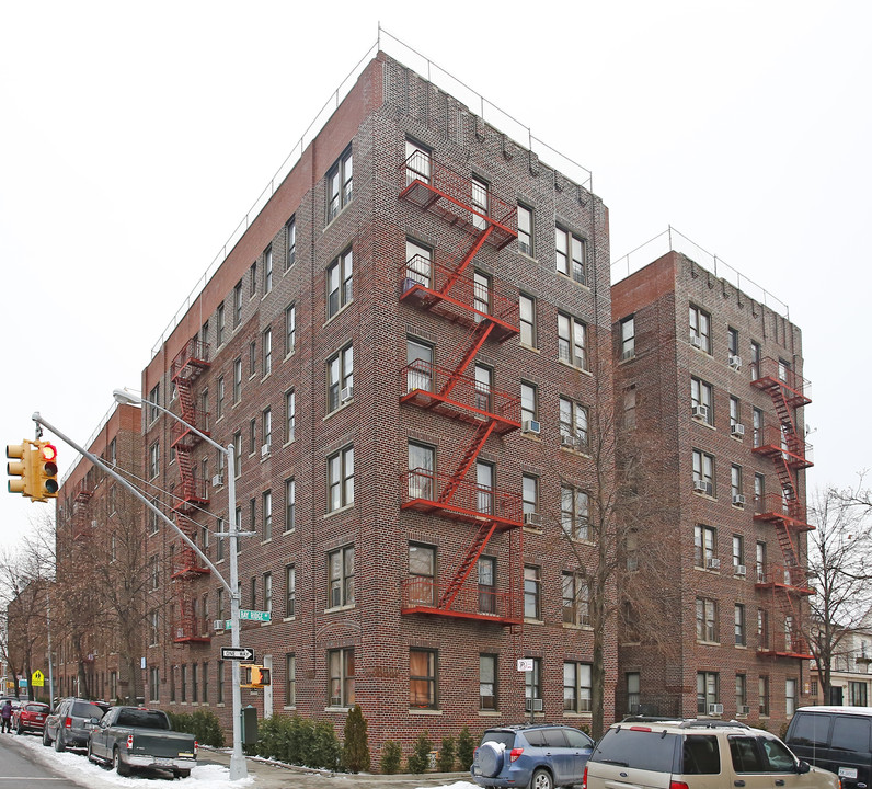 6801 19th Ave in Brooklyn, NY - Foto de edificio
