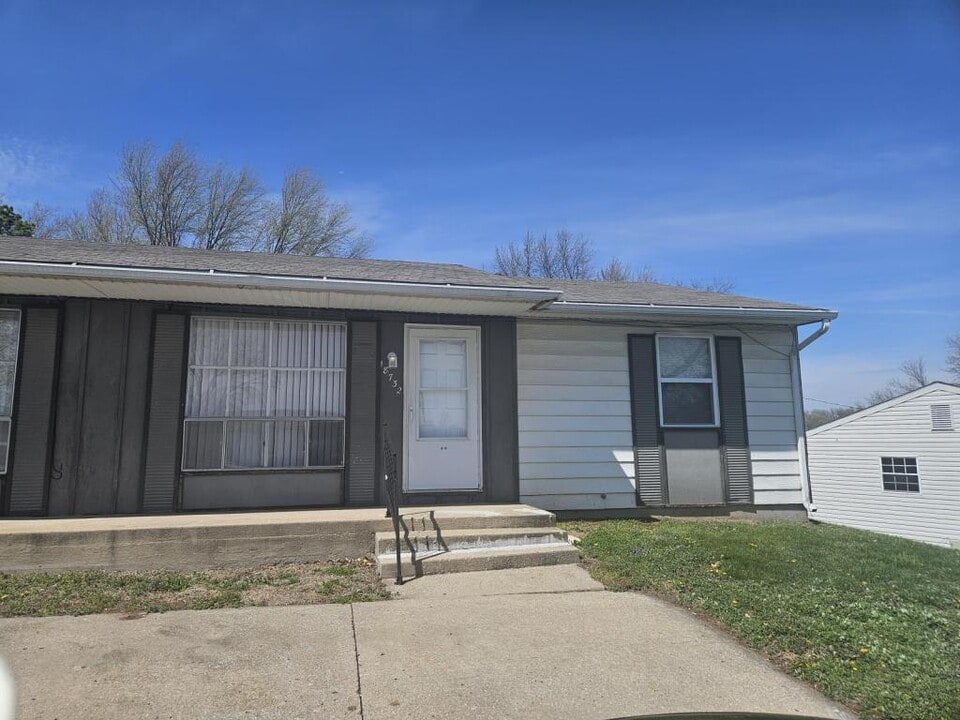 18732 E Blackhawk Trail in Independence, MO - Building Photo