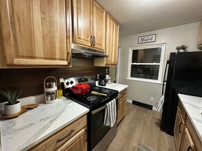 1126-1128-1128 Byron Ave in Waterloo, IA - Building Photo - Building Photo