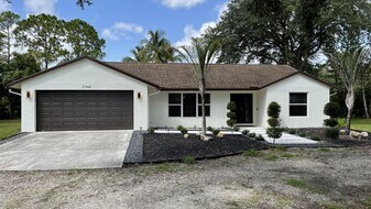 17548 32nd Ln N in The Acreage, FL - Building Photo